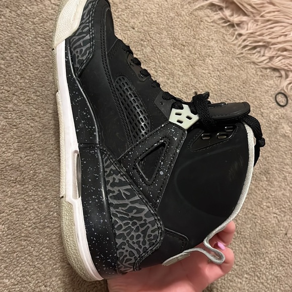 Jordan’s - Picture 3 of 5